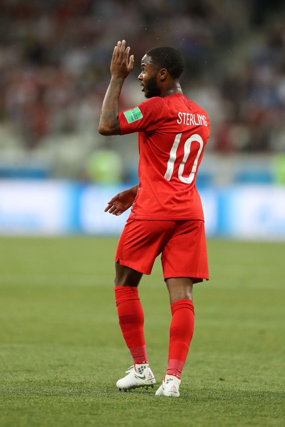 Tuyển Anh vừa thi đấu, vừa xịt chống muỗi trên sân World Cup - Ảnh 6. Tuyển Anh vừa thi đấu, vừa xịt chống muỗi trên sân World Cup - Ảnh 6.