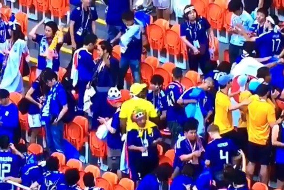 Cổ động viên Nhật lại ghi điểm sau khi dọn rác ở World Cup - Ảnh 3. Cổ động viên Nhật lại ghi điểm sau khi dọn rác ở World Cup - Ảnh 3.
