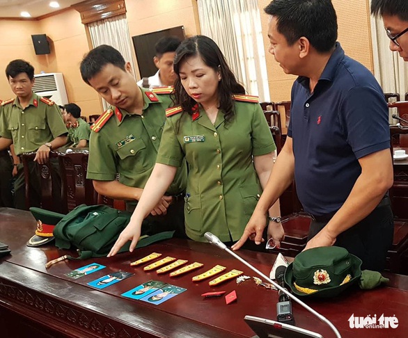 Vì sao cả ngàn người dính bẫy lừa của thiếu tướng dỏm? - Ảnh 1. Vì sao cả ngàn người dính bẫy lừa của thiếu tướng dỏm? - Ảnh 1.