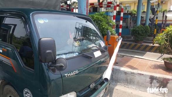 Không chịu nộp phí, tài xế tông barie BOT Tân Đệ qua trạm - Ảnh 4. Không chịu nộp phí, tài xế tông barie BOT Tân Đệ qua trạm - Ảnh 4.