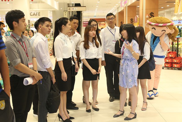 Quản trị kinh doanh song ngữ - sức bật để thành công - Ảnh 2. Quản trị kinh doanh song ngữ - sức bật để thành công - Ảnh 2.