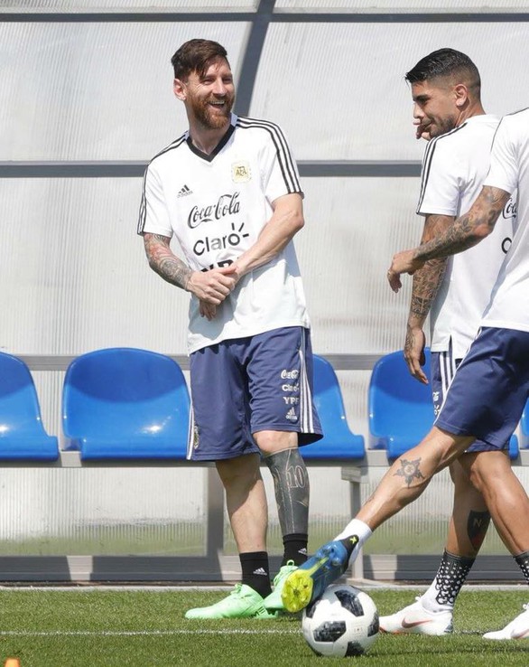 Giữa tâm bão, Messi đón sinh nhật với rừng động viên - Ảnh 11. Giữa tâm bão, Messi đón sinh nhật với rừng động viên - Ảnh 11.