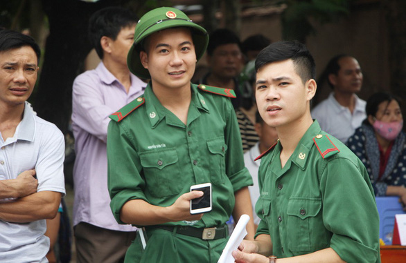 Thí sinh tươi cười sau khi thi văn THPT quốc gia - Ảnh 9. Thí sinh tươi cười sau khi thi văn THPT quốc gia - Ảnh 9.