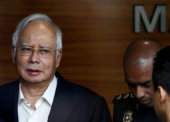 Lưới quét tham nhũng của Malaysia bắt đầu chạm đến cựu thủ tướng - Ảnh 1.