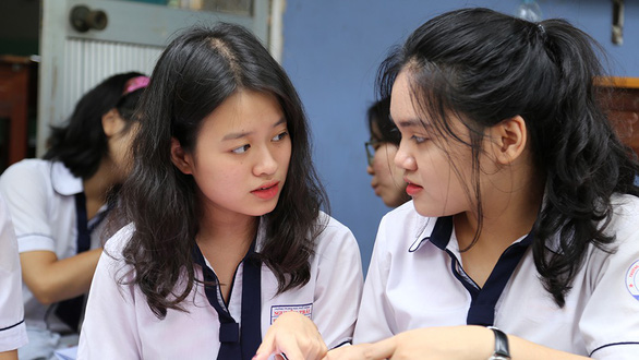 Những đề thi siêu ngắn - Ảnh 1. Những đề thi siêu ngắn - Ảnh 1.