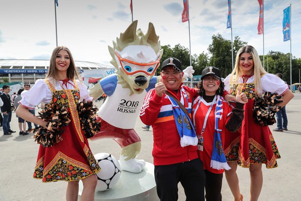 Không lọt vào World Cup, fan Trung Quốc vẫn đông hơn fan Anh tại Nga - Ảnh 1. Không lọt vào World Cup, fan Trung Quốc vẫn đông hơn fan Anh tại Nga - Ảnh 1.
