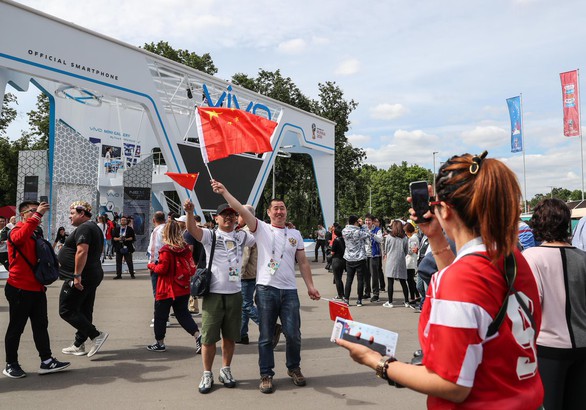 Không lọt vào World Cup, fan Trung Quốc vẫn đông hơn fan Anh tại Nga - Ảnh 4. Không lọt vào World Cup, fan Trung Quốc vẫn đông hơn fan Anh tại Nga - Ảnh 4.