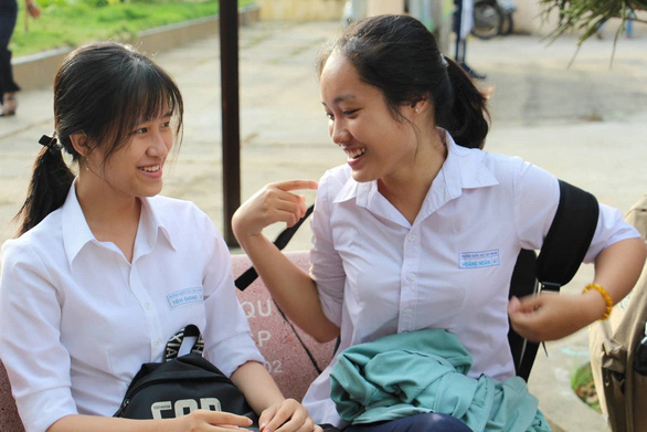 Thí sinh tươi cười sau khi thi văn THPT quốc gia - Ảnh 6. Thí sinh tươi cười sau khi thi văn THPT quốc gia - Ảnh 6.
