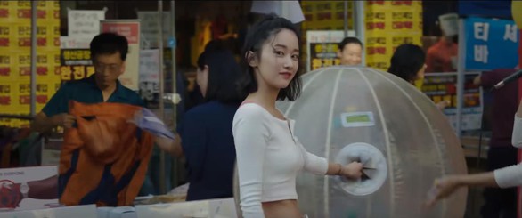 Burning của Lee Chang Dong: Khi tuổi trẻ hoang hoải và bất an - Ảnh 5. Burning của Lee Chang Dong: Khi tuổi trẻ hoang hoải và bất an - Ảnh 5.