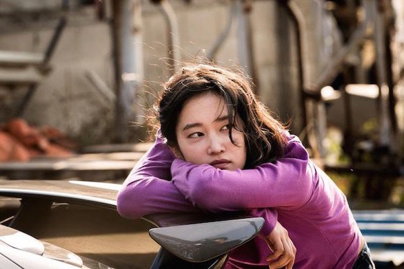Burning của Lee Chang Dong: Khi tuổi trẻ hoang hoải và bất an - Ảnh 8. Burning của Lee Chang Dong: Khi tuổi trẻ hoang hoải và bất an - Ảnh 8.