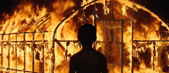 Burning của Lee Chang Dong: Khi tuổi trẻ hoang hoải và bất an - Ảnh 9. Burning của Lee Chang Dong: Khi tuổi trẻ hoang hoải và bất an - Ảnh 9.