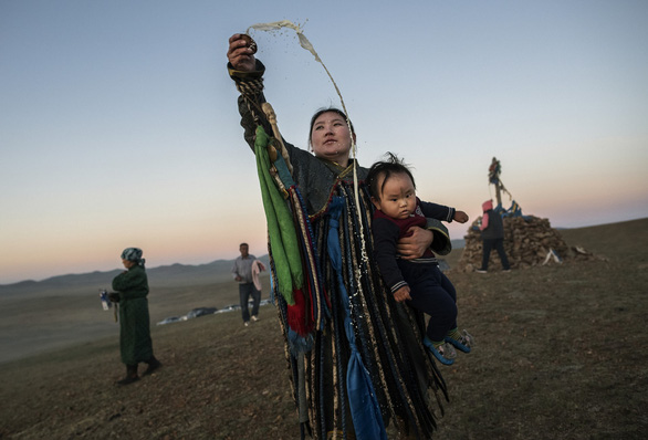 Đến Mông Cổ xem nghi thức pháp sư đón mùa hè - Ảnh 5.
