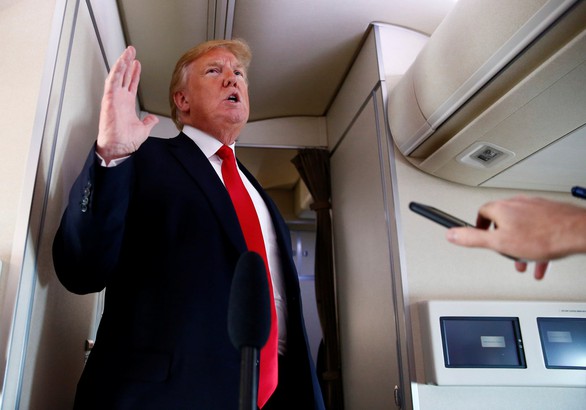Ông Trump nói sẽ nêu vấn đề can thiệp bầu cử khi gặp ông Putin - Ảnh 1. Ông Trump nói sẽ nêu vấn đề can thiệp bầu cử khi gặp ông Putin - Ảnh 1.