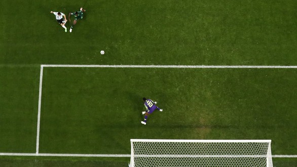Cân áp lực gánh team của Messi và Ronaldo - Ảnh 9. Cân áp lực gánh team của Messi và Ronaldo - Ảnh 9.