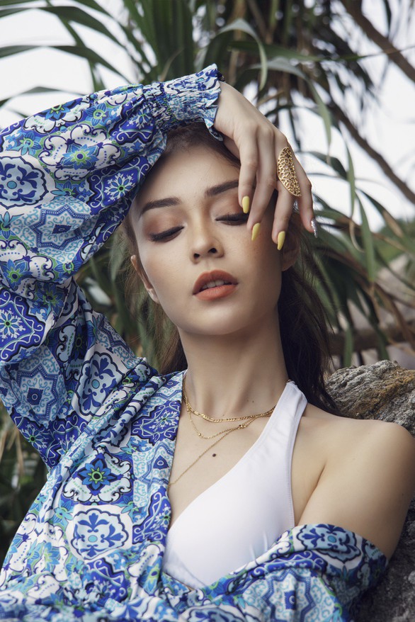 MLee đỏng đảnh, ra sức hành bạn trai trong MV mới - Ảnh 1. MLee đỏng đảnh, ra sức hành bạn trai trong MV mới - Ảnh 1.