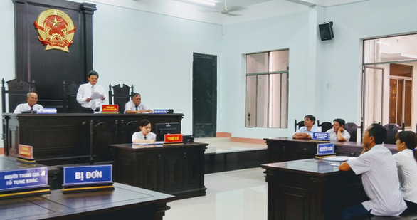 Dân bị bác yêu cầu tái định cư, cán bộ đã nhận đất vàng - Ảnh 2. Dân bị bác yêu cầu tái định cư, cán bộ đã nhận đất vàng - Ảnh 2.