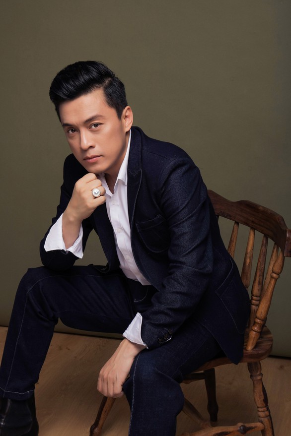 44 tuổi Lam Truờng trẻ trung giới thiệu Lam Trường 9pm live - Ảnh 4. 44 tuổi Lam Truờng trẻ trung giới thiệu Lam Trường 9pm live - Ảnh 4.