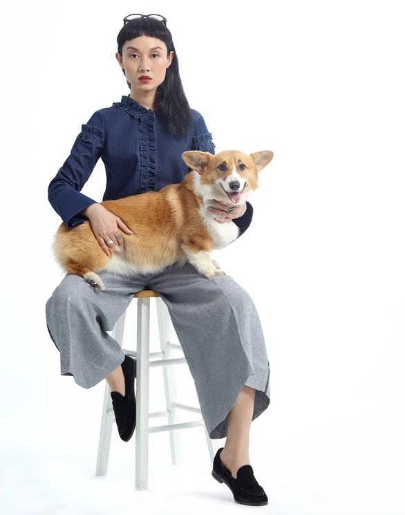 Khi phụ nữ độc lập, cuốn hút khoác sơmi mùa hè - Ảnh 6. Khi phụ nữ độc lập, cuốn hút khoác sơmi mùa hè - Ảnh 6.