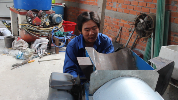 Kỹ sư miệt vườn chế tạo máy rửa sapôchê - Ảnh 1. Kỹ sư miệt vườn chế tạo máy rửa sapôchê - Ảnh 1.