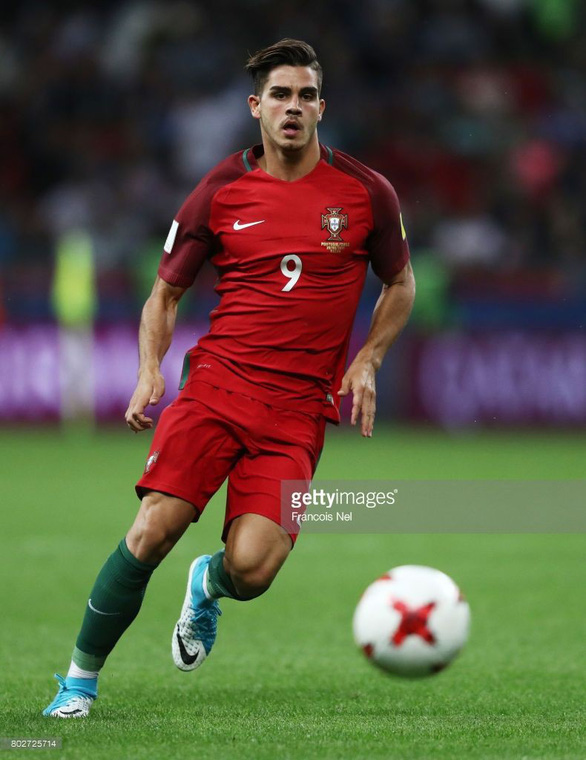 Hé lộ gương mặt kế nhiệm Ronaldo chỉ sau 15 phút xuất hiện - Ảnh 9. Hé lộ gương mặt kế nhiệm Ronaldo chỉ sau 15 phút xuất hiện - Ảnh 9.