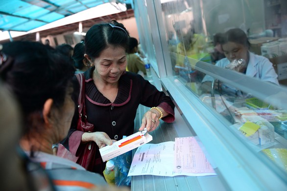 Nhà thuốc, công ty dược cũng kêu trời vì... nghị định - Ảnh 1. Nhà thuốc, công ty dược cũng kêu trời vì... nghị định - Ảnh 1.