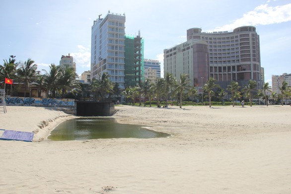 Đà Nẵng sẽ tách nước thải, nước mưa khu bãi tắm Mỹ Khê - Ảnh 1. Đà Nẵng sẽ tách nước thải, nước mưa khu bãi tắm Mỹ Khê - Ảnh 1.