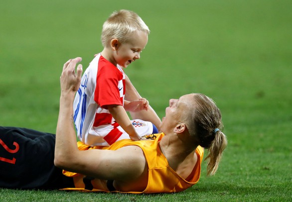 Ngắm thiên thần nhỏ của Rakitic, Vida, Harry Kane - Ảnh 8. Ngắm thiên thần nhỏ của Rakitic, Vida, Harry Kane - Ảnh 8.