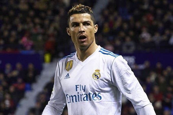 Juventus mua Ronaldo, công nhân Fiat đình công phản đối - Ảnh 2. Juventus mua Ronaldo, công nhân Fiat đình công phản đối - Ảnh 2.