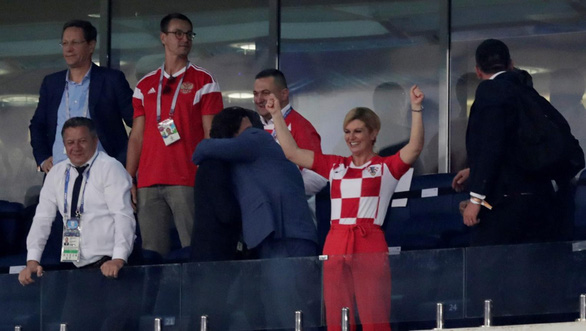 Các bộ trưởng Croatia kéo cả hội mặc áo tuyển Croatia đi họp - Ảnh 3. Các bộ trưởng Croatia kéo cả hội mặc áo tuyển Croatia đi họp - Ảnh 3.