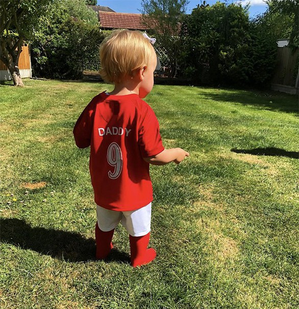 Ngắm thiên thần nhỏ của Rakitic, Vida, Harry Kane - Ảnh 3. Ngắm thiên thần nhỏ của Rakitic, Vida, Harry Kane - Ảnh 3.
