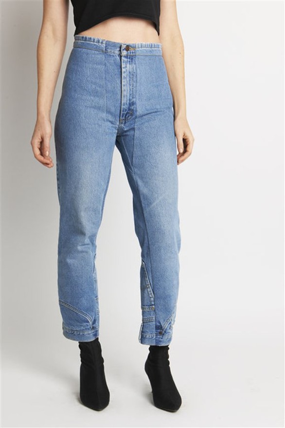 Bối rối với mốt quần jeans lộn ngược - Ảnh 3. Bối rối với mốt quần jeans lộn ngược - Ảnh 3.