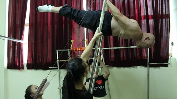 Nghệ sĩ xiếc Lê Văn Thể tuổi 78 vẫn làm việc để thỏa cơn nghiện xiếc - Ảnh 4. Nghệ sĩ xiếc Lê Văn Thể tuổi 78 vẫn làm việc để thỏa cơn nghiện xiếc - Ảnh 4.