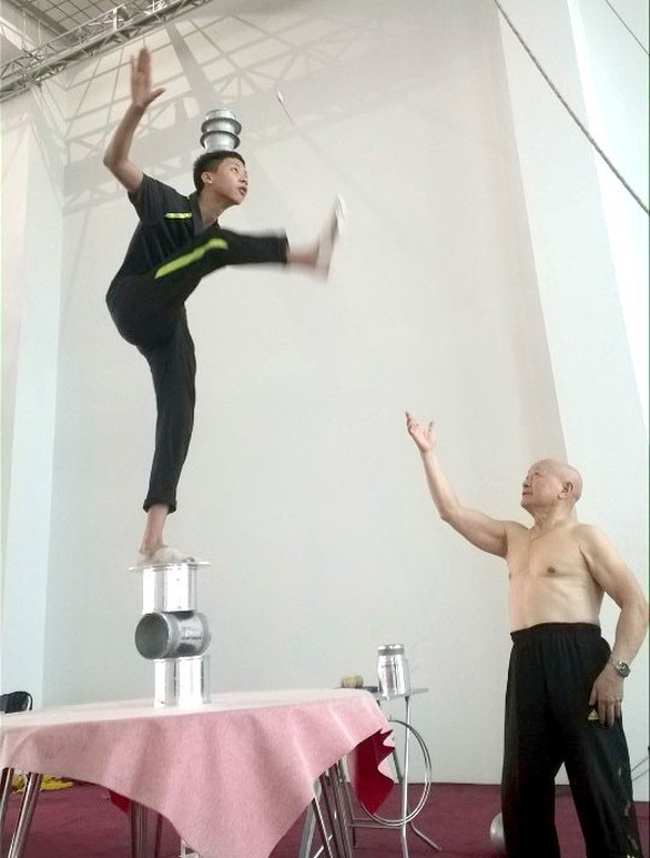 Nghệ sĩ xiếc Lê Văn Thể tuổi 78 vẫn làm việc để thỏa cơn nghiện xiếc - Ảnh 1. Nghệ sĩ xiếc Lê Văn Thể tuổi 78 vẫn làm việc để thỏa cơn nghiện xiếc - Ảnh 1.