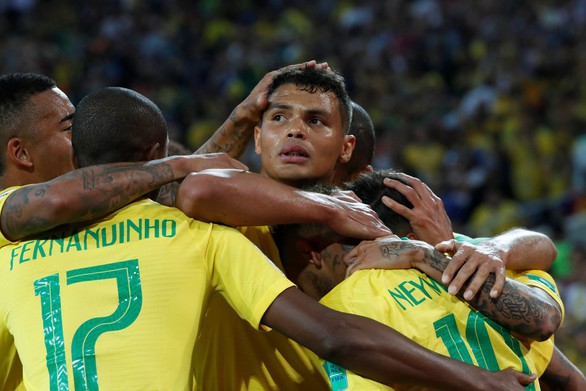 Nguyện cắt tóc soái ca, thăm quê nếu thần tượng vô địch World Cup - Ảnh 3. Nguyện cắt tóc soái ca, thăm quê nếu thần tượng vô địch World Cup - Ảnh 3.