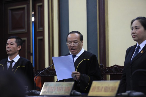 Nguyên phó thống đốc Đặng Thanh Bình bị phạt 3 năm tù - Ảnh 3. Nguyên phó thống đốc Đặng Thanh Bình bị phạt 3 năm tù - Ảnh 3.