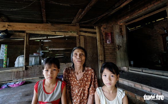 Ngoại ơi, thương con ngoại đừng chết - Ảnh 1. Ngoại ơi, thương con ngoại đừng chết - Ảnh 1.