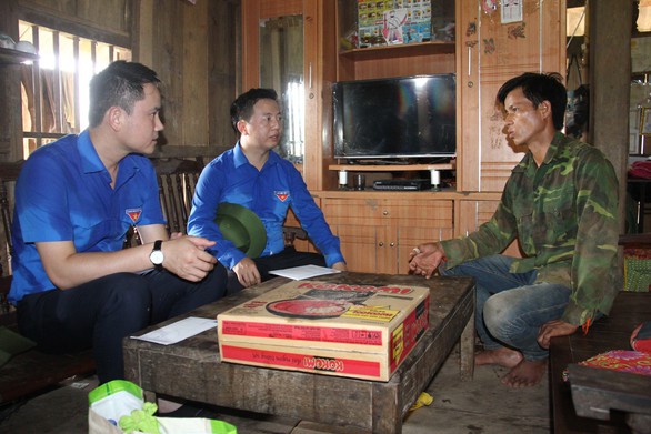Trung ương Đoàn sẻ chia với bà con vùng lũ Lai Châu - Ảnh 1. Trung ương Đoàn sẻ chia với bà con vùng lũ Lai Châu - Ảnh 1.