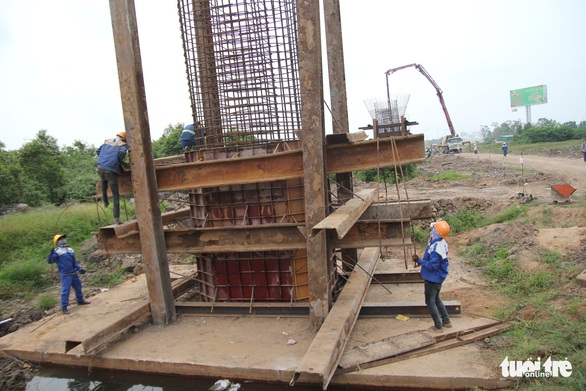 Làm thêm cầu vượt, cống hộp băng qua cao tốc Trung Lương - Mỹ Thuận - Ảnh 1. Làm thêm cầu vượt, cống hộp băng qua cao tốc Trung Lương - Mỹ Thuận - Ảnh 1.