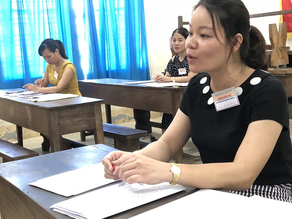 Chấm thi THPT quốc gia: đã có điểm 9 môn văn - Ảnh 2. Chấm thi THPT quốc gia: đã có điểm 9 môn văn - Ảnh 2.