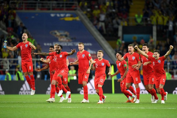 Báo Anh hứng gạch đá vì trang bìa bêu xấu Colombia tại World Cup - Ảnh 1. Báo Anh hứng gạch đá vì trang bìa bêu xấu Colombia tại World Cup - Ảnh 1.