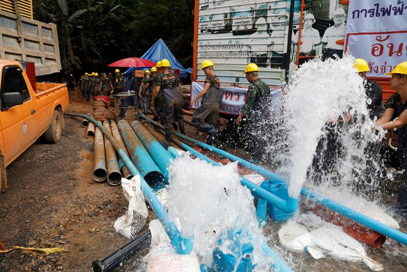 Các phương án cứu đội bóng nhí ở Thái Lan đã rõ nét - Ảnh 4. Các phương án cứu đội bóng nhí ở Thái Lan đã rõ nét - Ảnh 4.