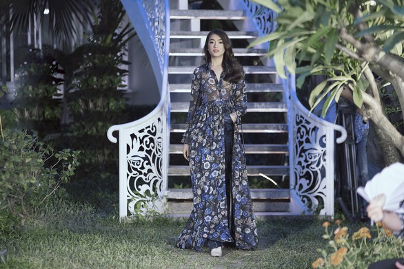 Huyền My làm vedette Romance - Bài ca ngợi tình yêu của Adrian Anh Tuấn - Ảnh 4. Huyền My làm vedette Romance - Bài ca ngợi tình yêu của Adrian Anh Tuấn - Ảnh 4.