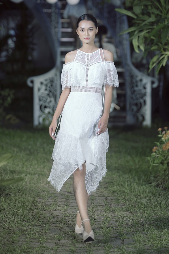 Huyền My làm vedette Romance - Bài ca ngợi tình yêu của Adrian Anh Tuấn - Ảnh 13. Huyền My làm vedette Romance - Bài ca ngợi tình yêu của Adrian Anh Tuấn - Ảnh 13.