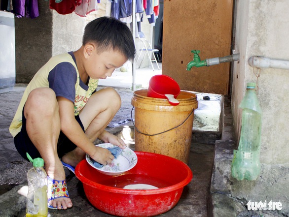 Hai cô cậu học trò ráng viết tiếp ước mơ của ba - Ảnh 4. Hai cô cậu học trò ráng viết tiếp ước mơ của ba - Ảnh 4.