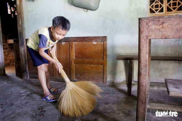 Hai cô cậu học trò ráng viết tiếp ước mơ của ba - Ảnh 5. Hai cô cậu học trò ráng viết tiếp ước mơ của ba - Ảnh 5.