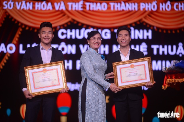 Quốc Cơ, Quốc Nghiệp nhận bằng khen của bộ và UBND TP.HCM - Ảnh 1. Quốc Cơ, Quốc Nghiệp nhận bằng khen của bộ và UBND TP.HCM - Ảnh 1.