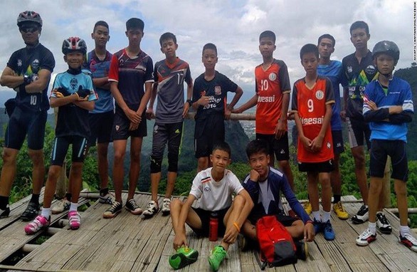 Chân dung 13 thành viên đội bóng mắc kẹt trong hang Tham Luang - Ảnh 1. Chân dung 13 thành viên đội bóng mắc kẹt trong hang Tham Luang - Ảnh 1.