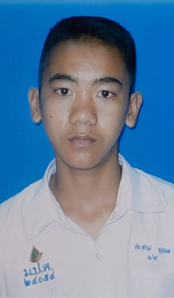 Chân dung 13 thành viên đội bóng mắc kẹt trong hang Tham Luang - Ảnh 6. Chân dung 13 thành viên đội bóng mắc kẹt trong hang Tham Luang - Ảnh 6.