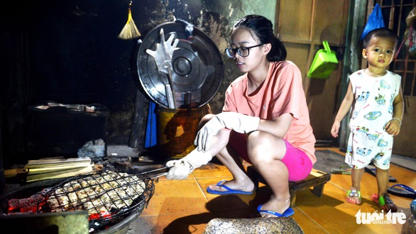 Côi cút giữa đời, hai cánh cò vẫn mạnh mẽ vươn lên - Ảnh 1. Côi cút giữa đời, hai cánh cò vẫn mạnh mẽ vươn lên - Ảnh 1.