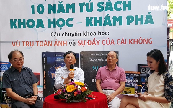 Mười năm tủ sách khơi nguồn tri thức - Ảnh 1. Mười năm tủ sách khơi nguồn tri thức - Ảnh 1.